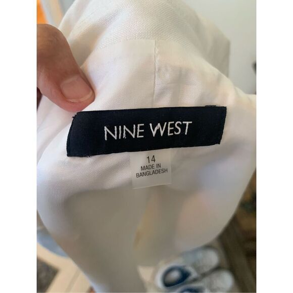 Nine West Women’s Notch Collar Linen Jacket with Cuff - Picture 5 of 8